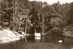 A-Beniczky-aknai-meddohanyo-alatti-to-1955