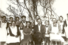 Dr.-Somfai-istvan-voroskeresztes-tanfolyamanak-resztvevo-Bekolcen-kb.-1948-49
