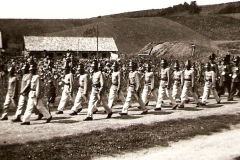 Egercsehi-tuzoltok-es-csendorok-a-felvonulason-1940-es-evek