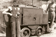 Kulszini-munkasaok-a-Beniczky-aknanal-a-Diesel-modonnyal-1940-es-evek