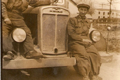 Oszver-nek-nevezett-autobusz-Leitner-Bela-soffor-es-Kovacs-Jozsef1952-1