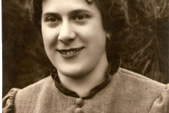 Rebegal-Laszlone-Vasarhelyi-Maria-ovono